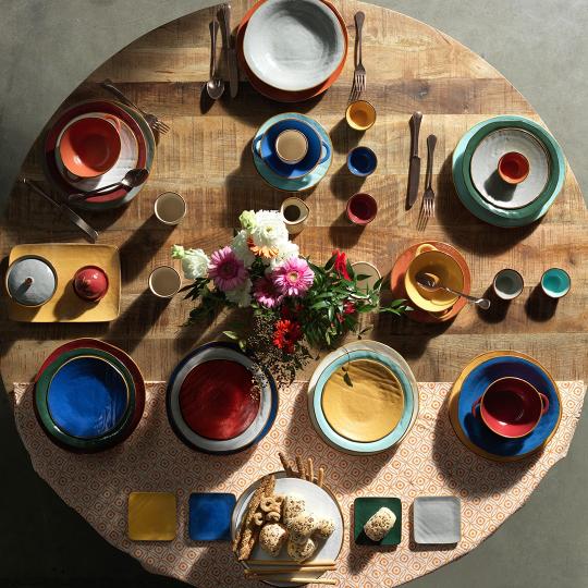 Set piatti colorati: come scegliere il colore giusto per le tue stoviglie